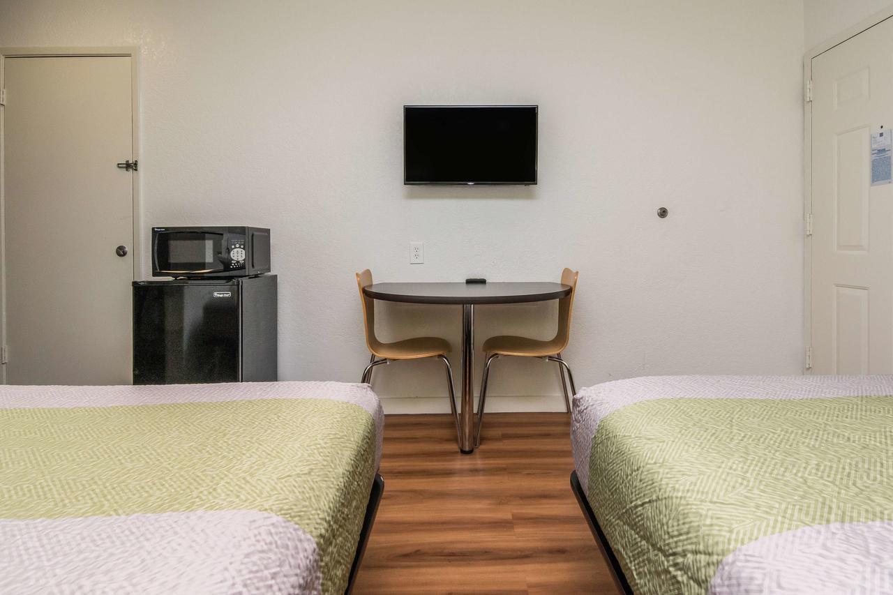 Motel 6 Fort Worth North Haltom City ภายนอก รูปภาพ