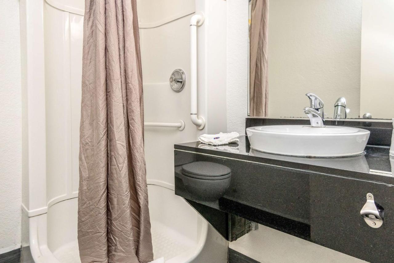 Motel 6 Fort Worth North Haltom City ภายนอก รูปภาพ